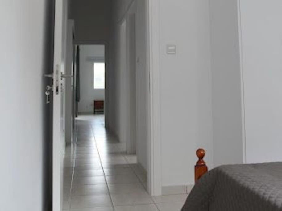 Beautiful villa five minutes from Coral Bay beach!