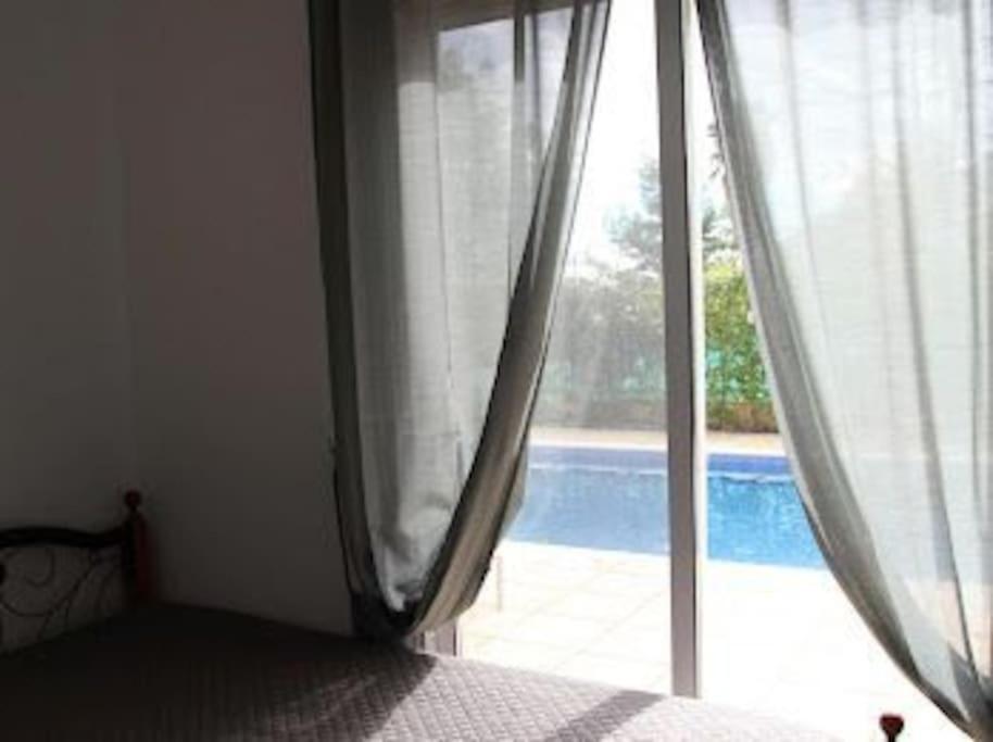 Beautiful villa five minutes from Coral Bay beach!