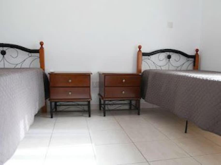 Beautiful villa five minutes from Coral Bay beach!