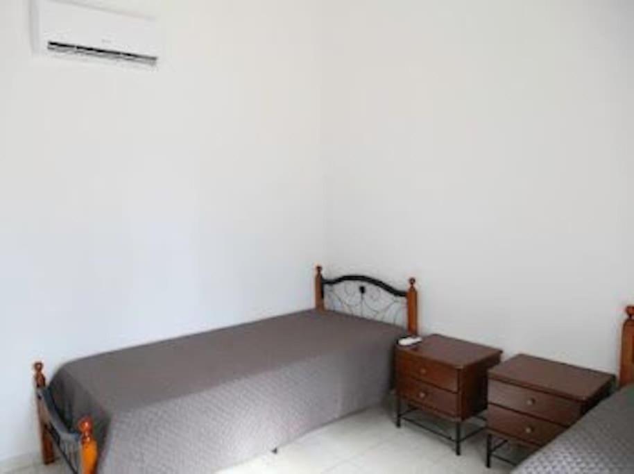 Beautiful villa five minutes from Coral Bay beach!