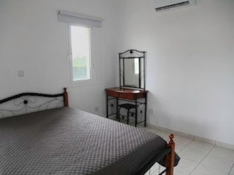 Beautiful villa five minutes from Coral Bay beach!
