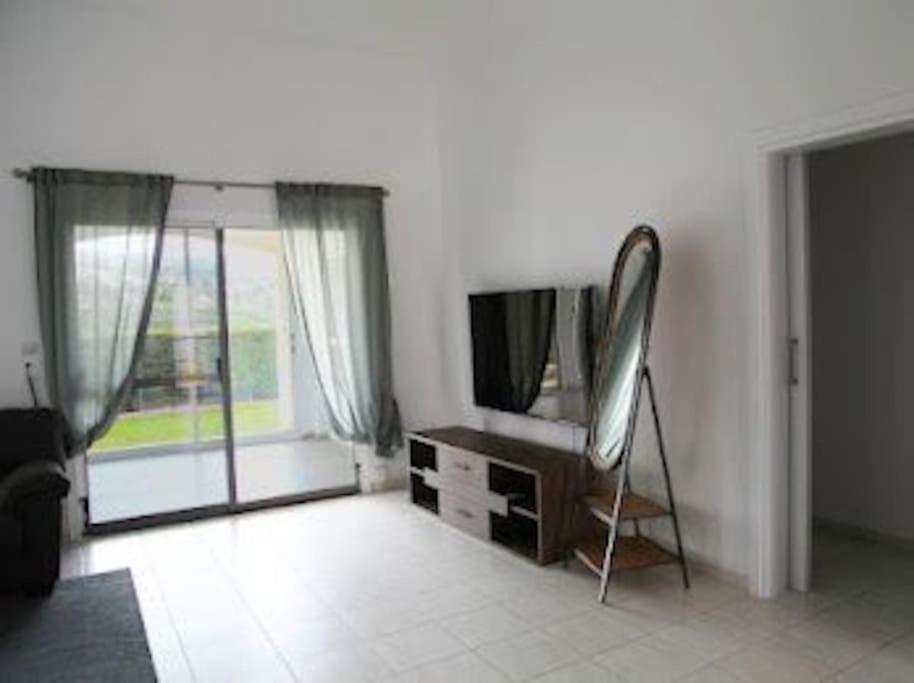 Beautiful villa five minutes from Coral Bay beach!