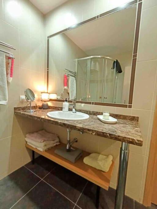 Acogedor apartamento con vistas al mar y montaña
