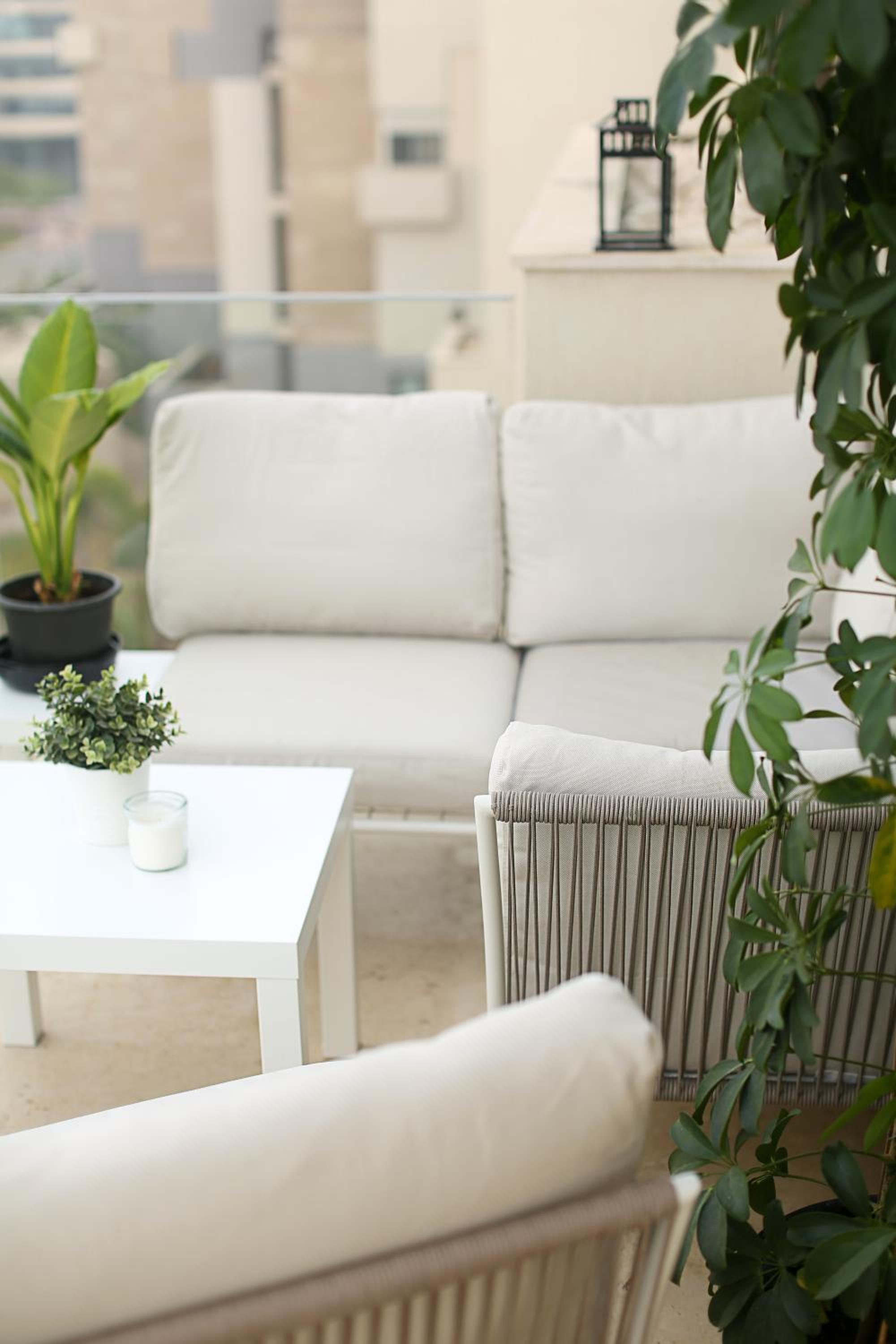 Luxurious Allegria Residence Apartment(Families Only)