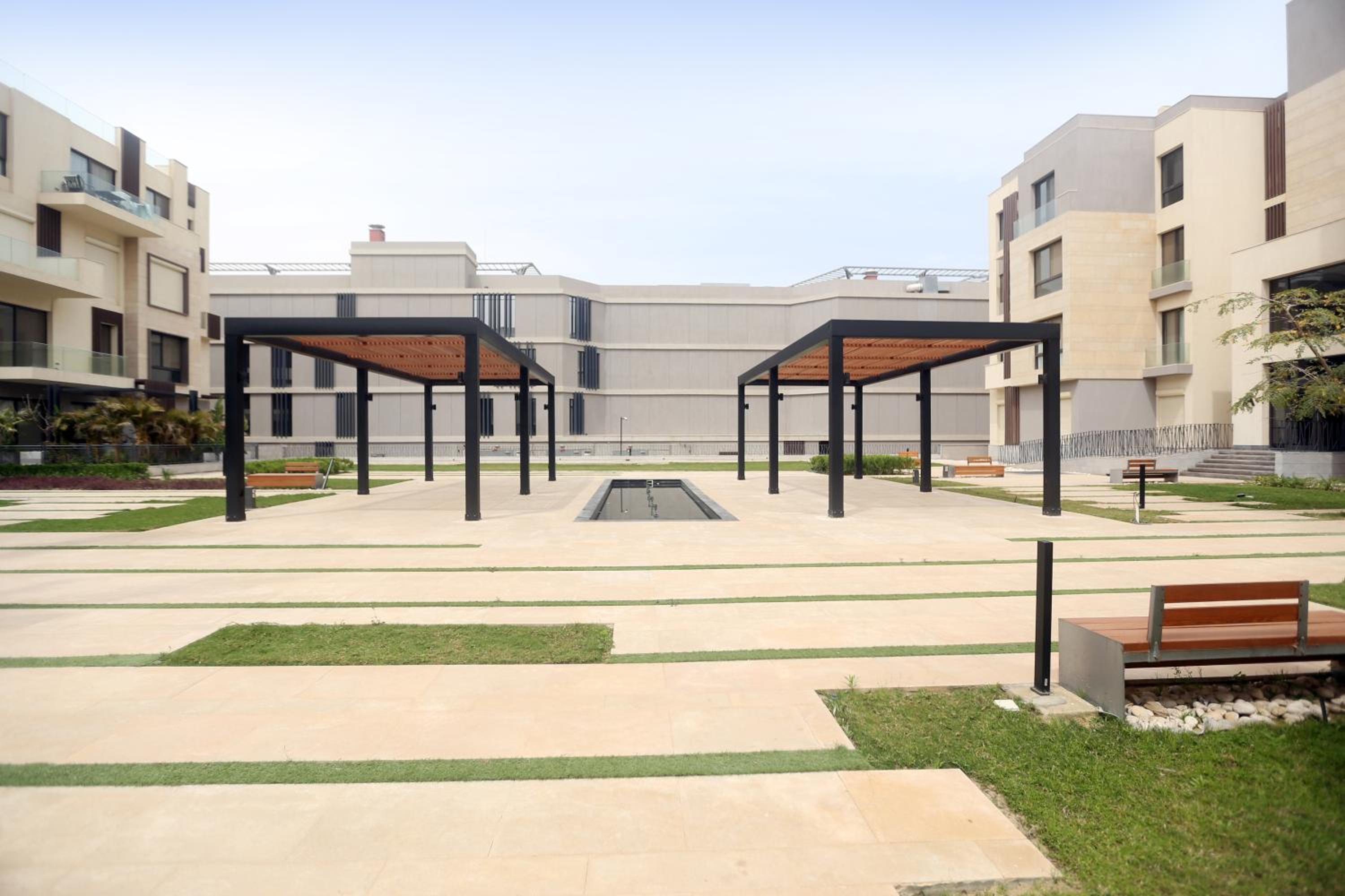 Luxurious Allegria Residence Apartment(Families Only)