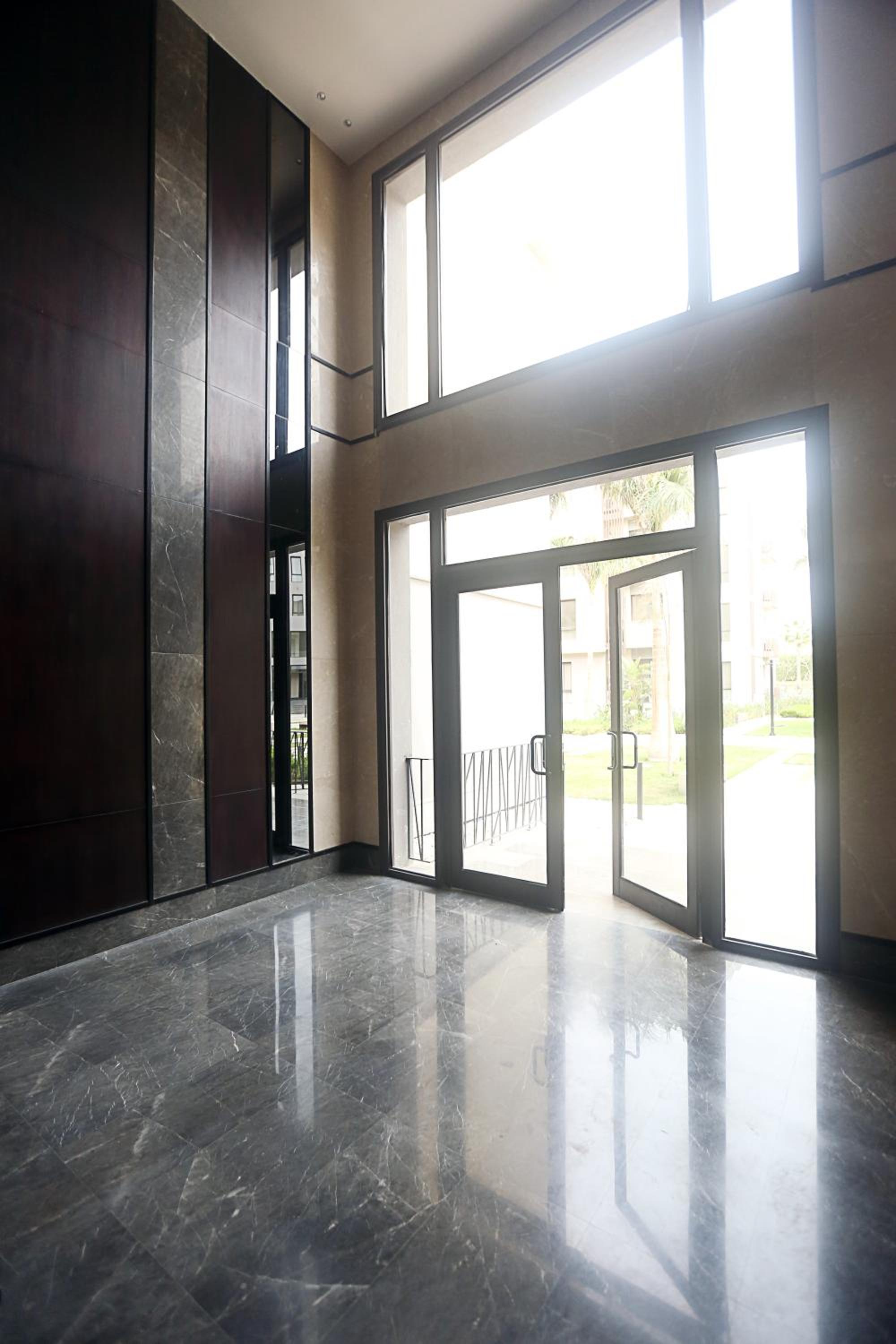 Luxurious Allegria Residence Apartment(Families Only)