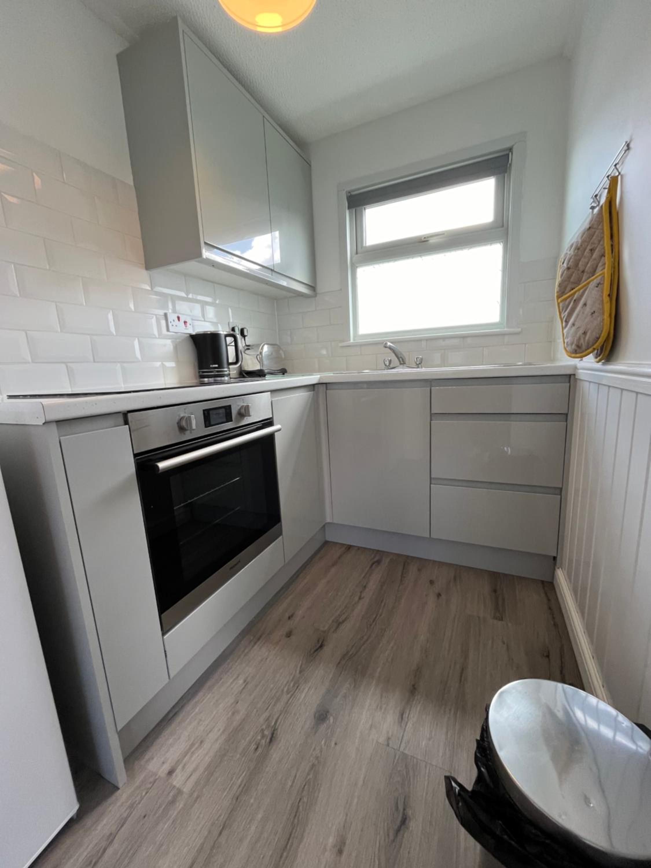 319, Two bed newly refurbished chalet on Sund0wner Holiday Park - Sleeps 5, pet friendly - Includes electricity, bed linen and towels - Entertainment optio view 4
