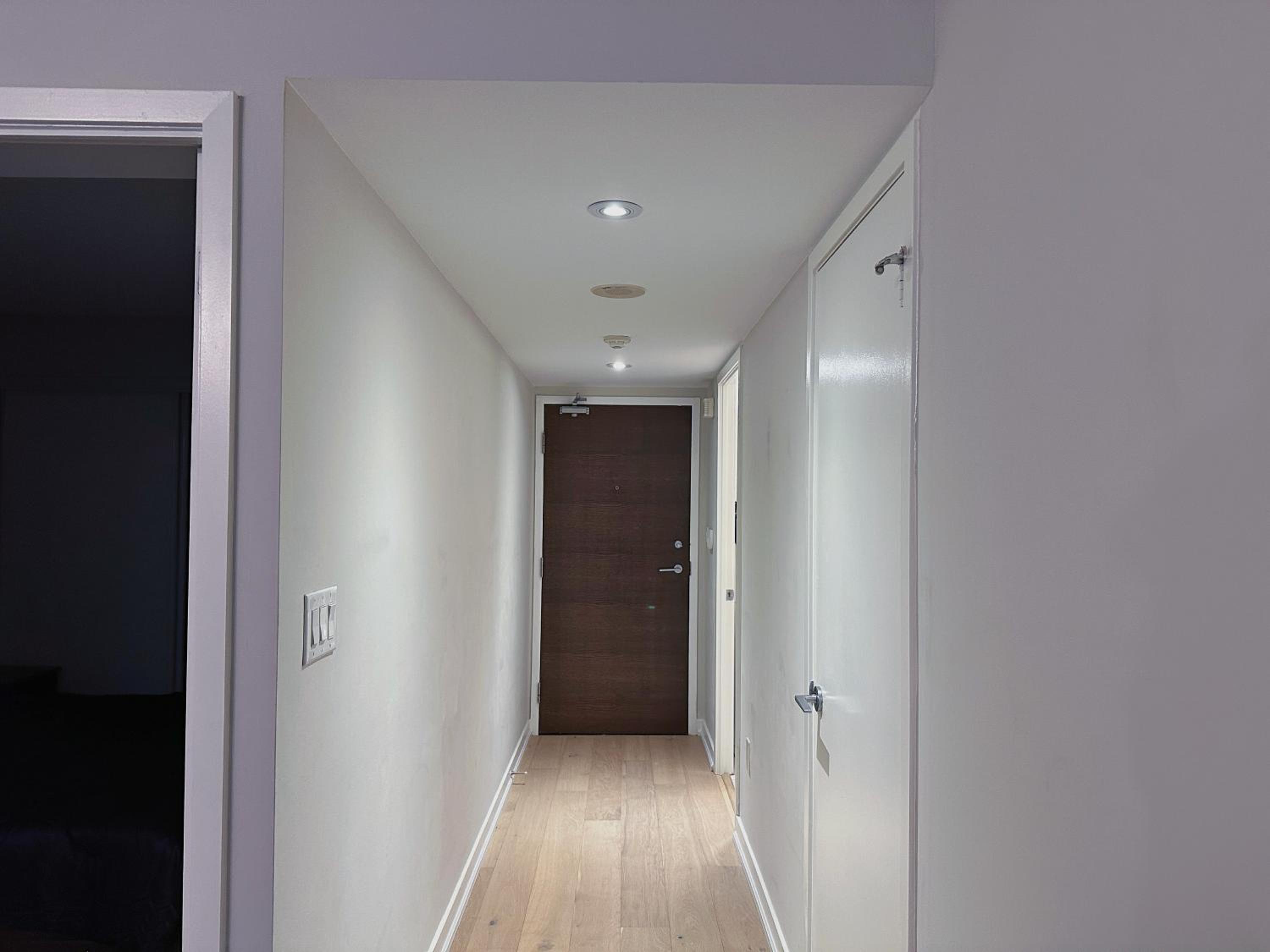 Downtown 2 bedroom Gem with Free Parking