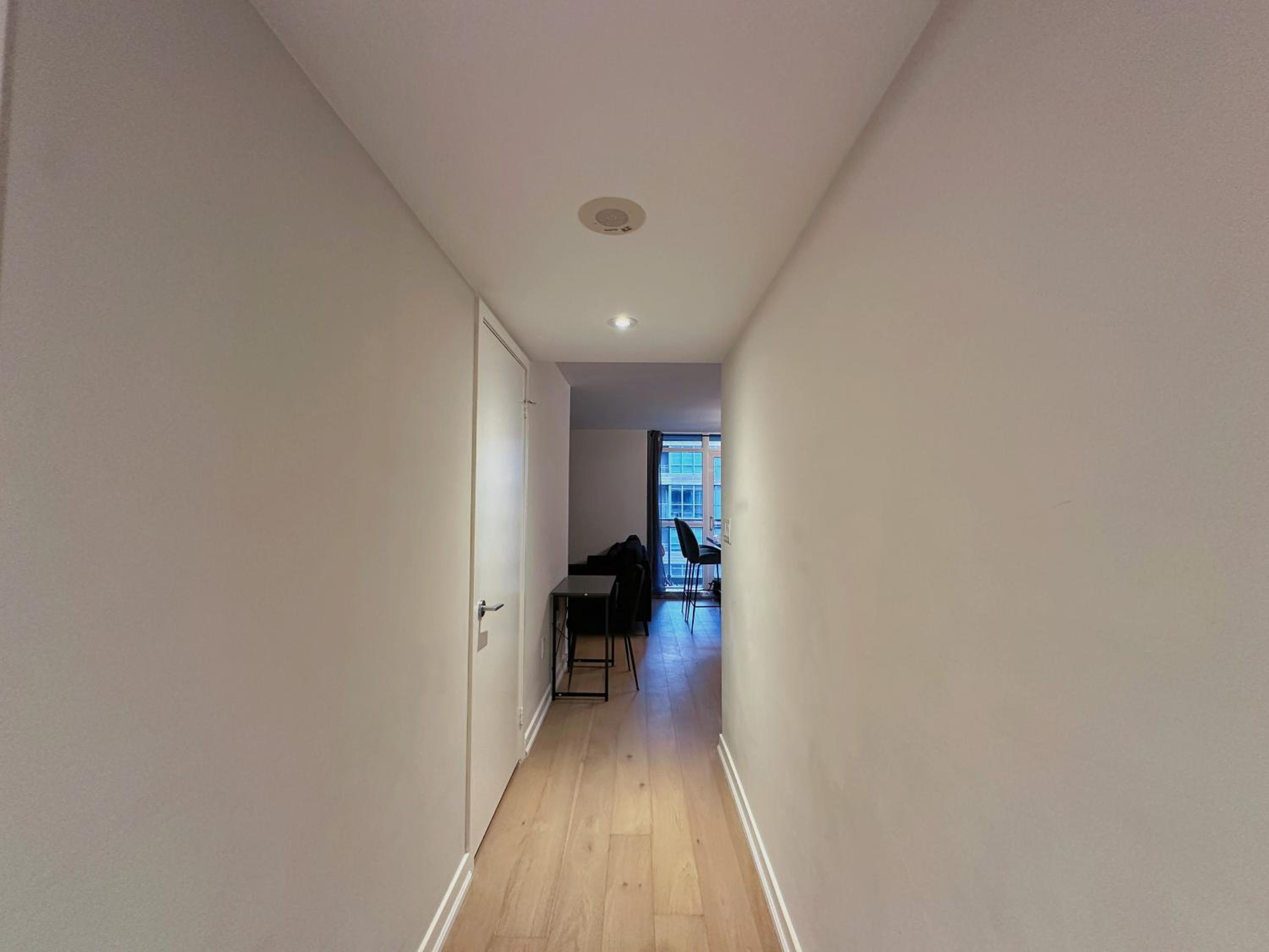 Downtown 2 bedroom Gem with Free Parking