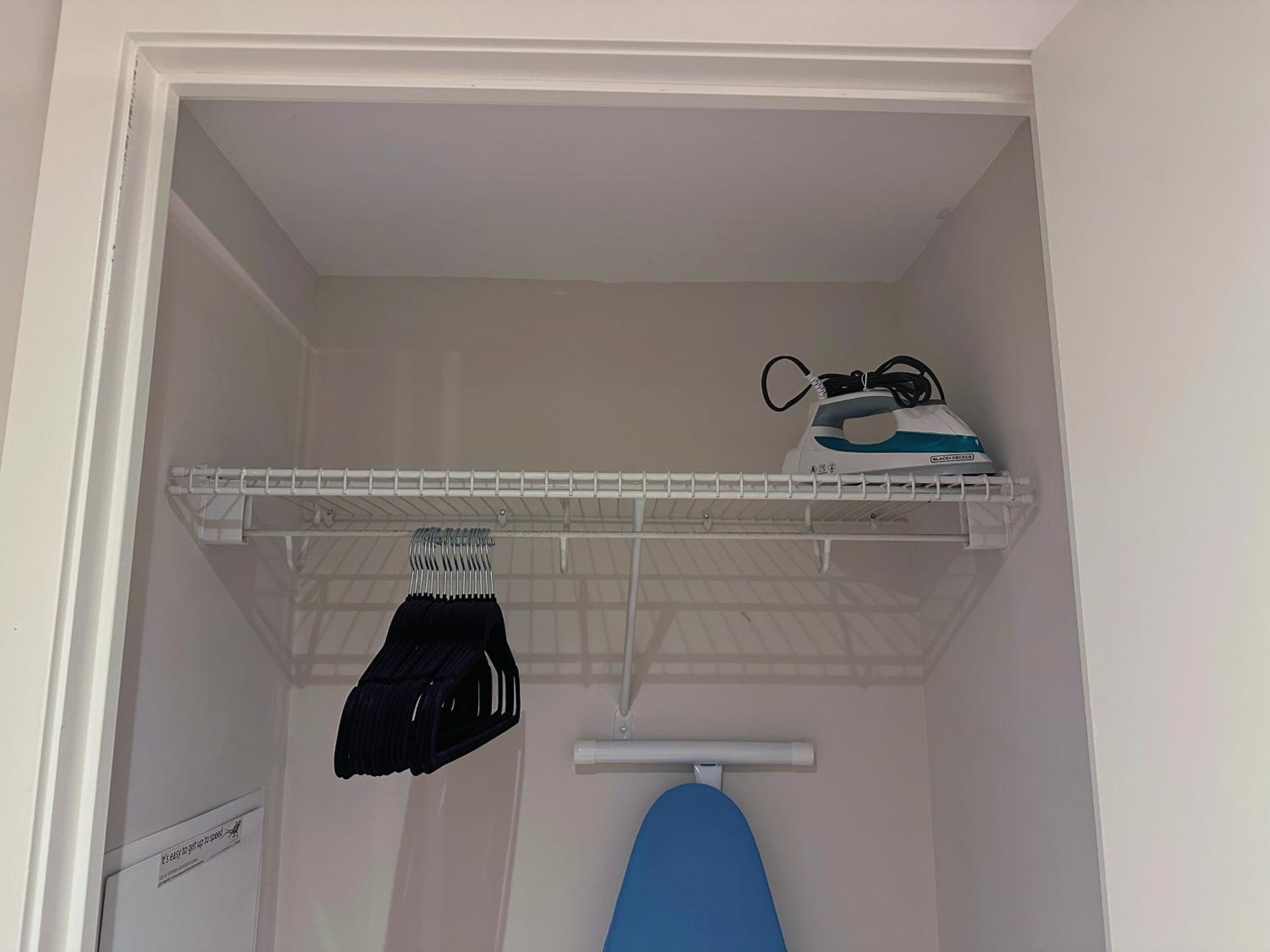 Downtown 2 bedroom Gem with Free Parking