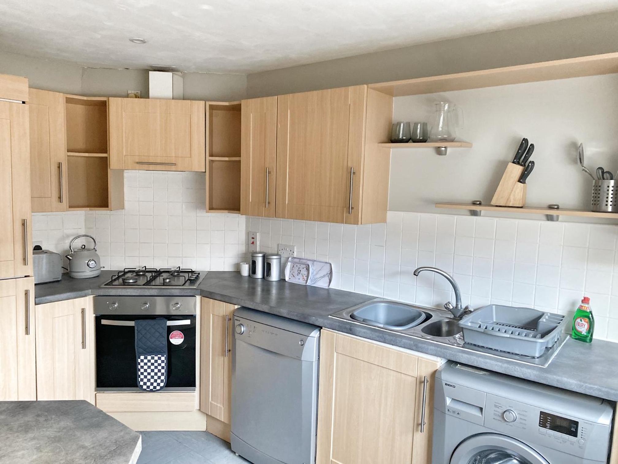 Spacious Ground floor, 2 bed by Lains Lettings m view 4