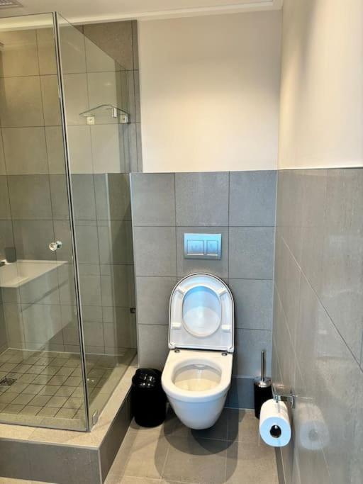 1bed apartment in foreshore place city views 1202 view 5