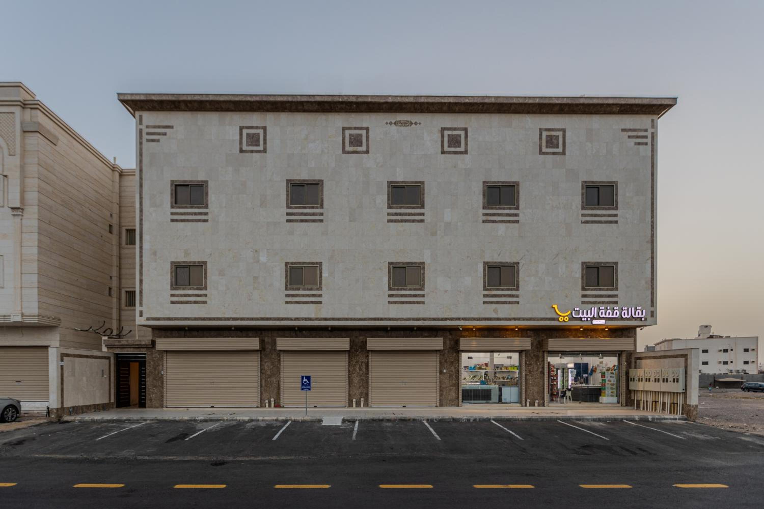 Comfortable & Big Family Apartments 10Mins Drive to Al-Masjid -Nabawi view 2