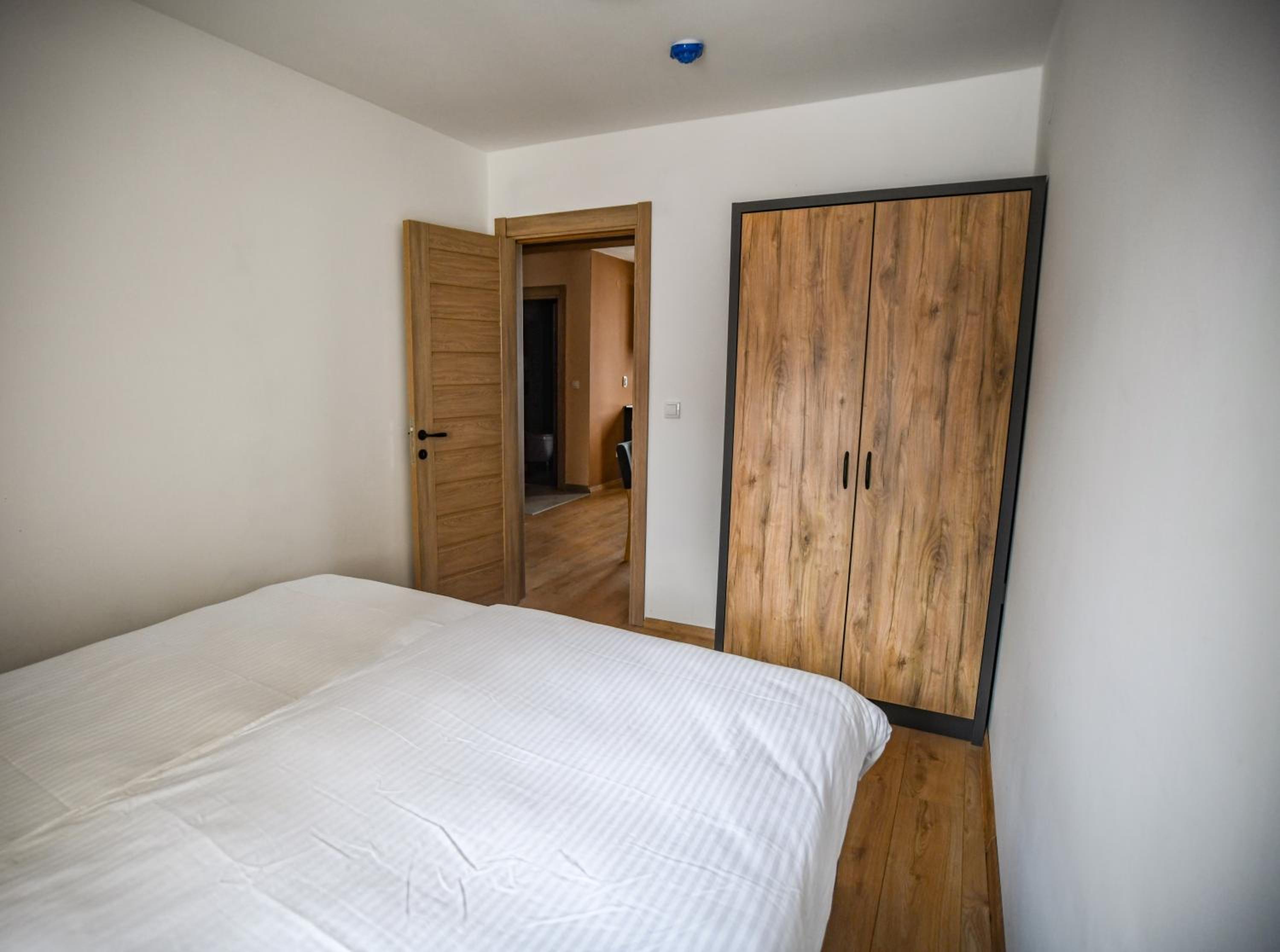Apartments and rooms Max-Well