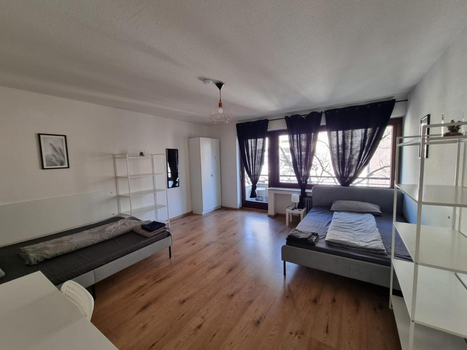 Neuss Vacations - Monteurwohnung Ferienwohnung Business Appartement Grenze Dusseldorf 6 Personen - Property Image 1
