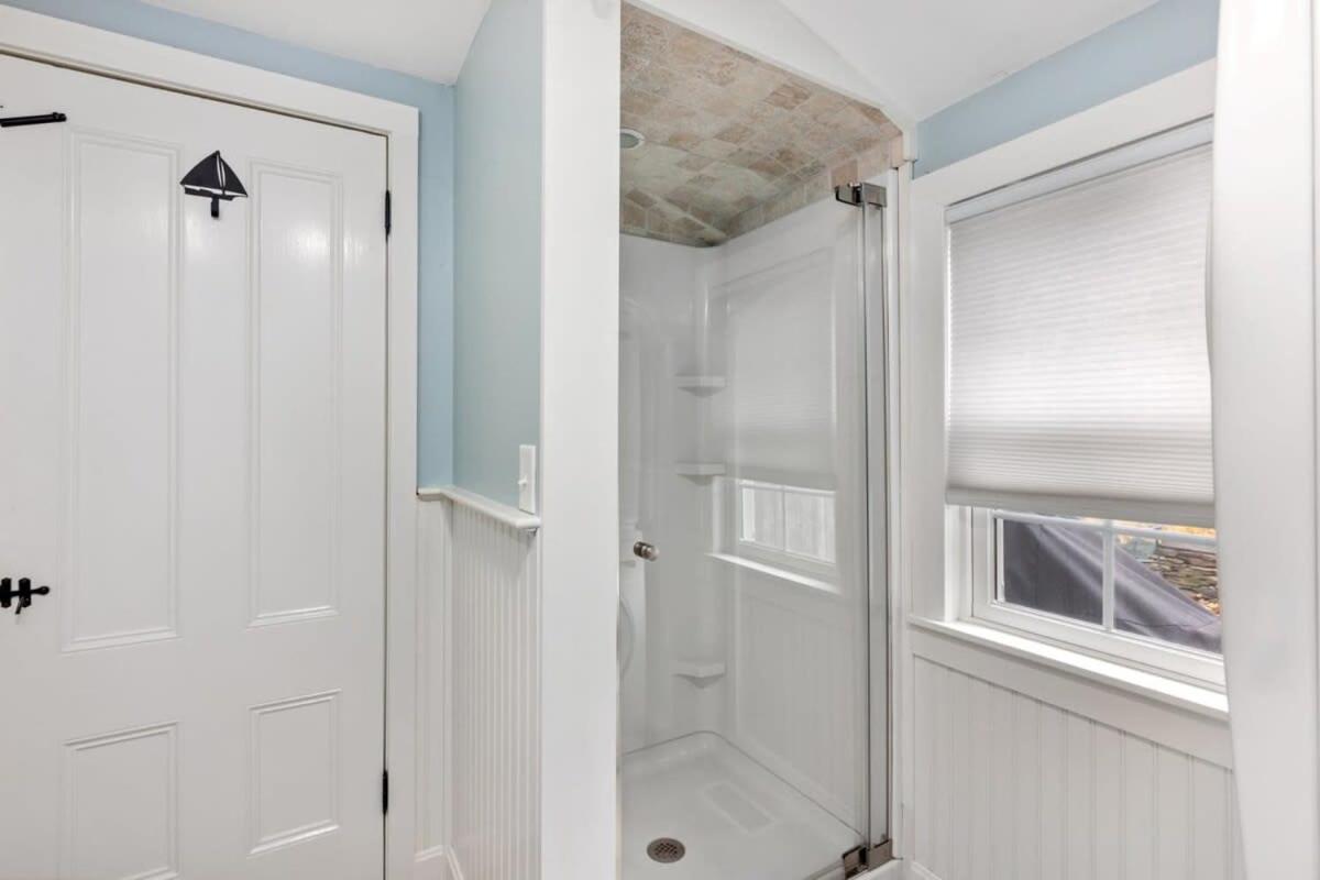 Historic Downtown Townhouse Beautiful Kitchen Parking, photo 21