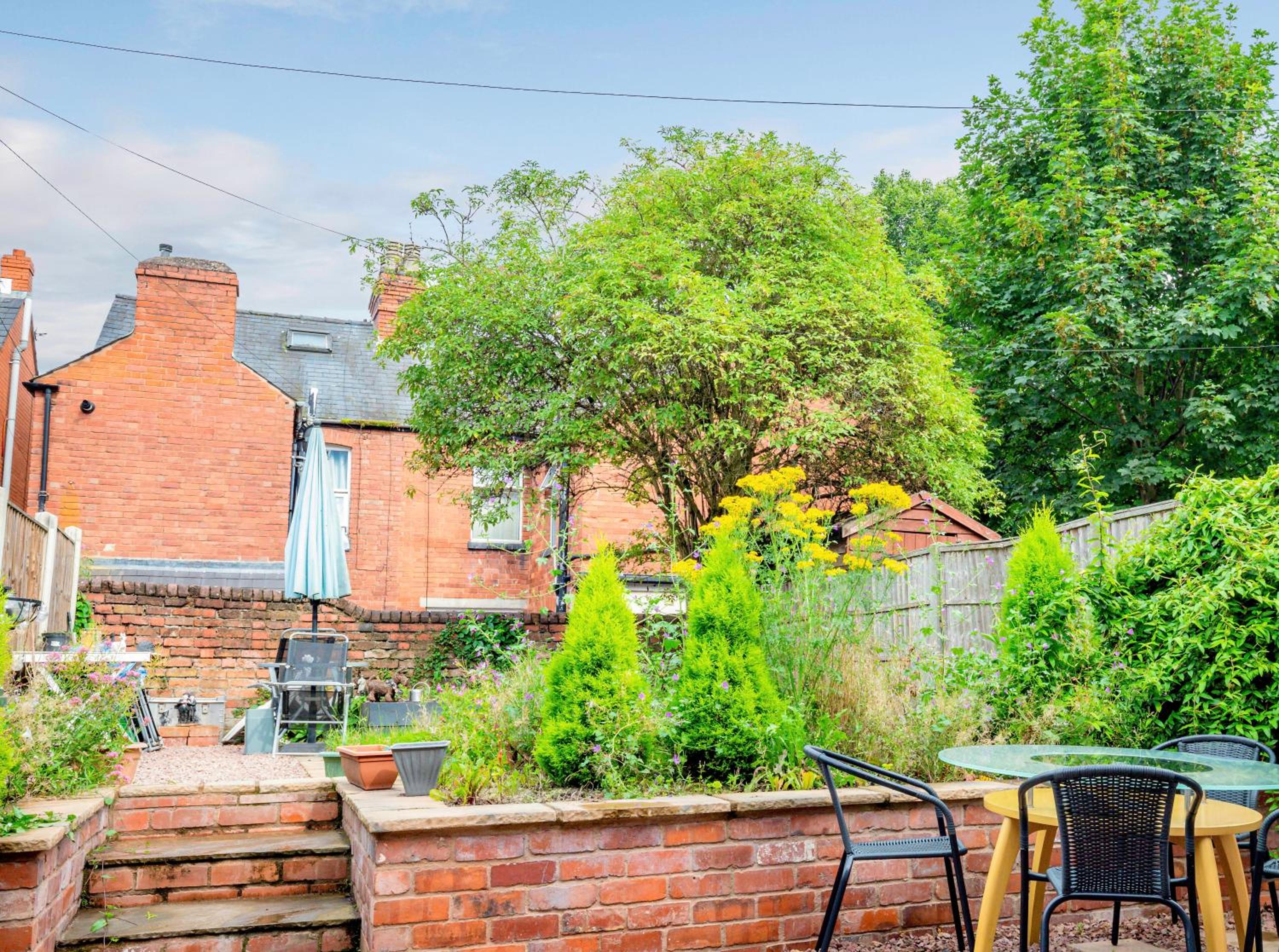 Easy Access - 500m to City - Garden Area