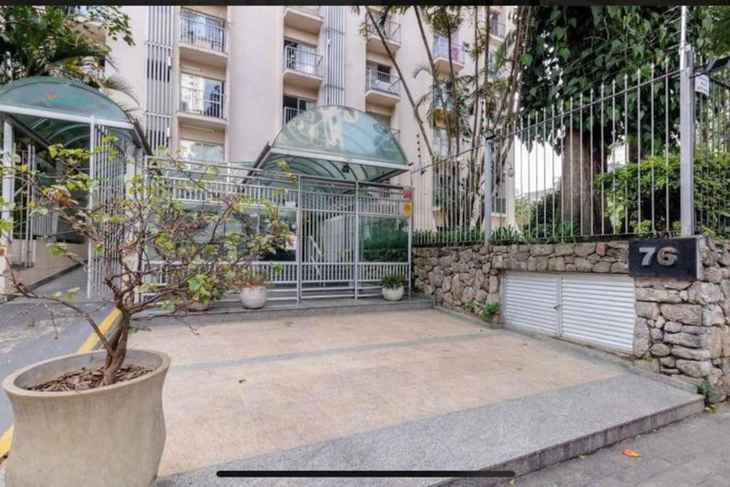 Flat com banheira na Vila Olímpia - SP