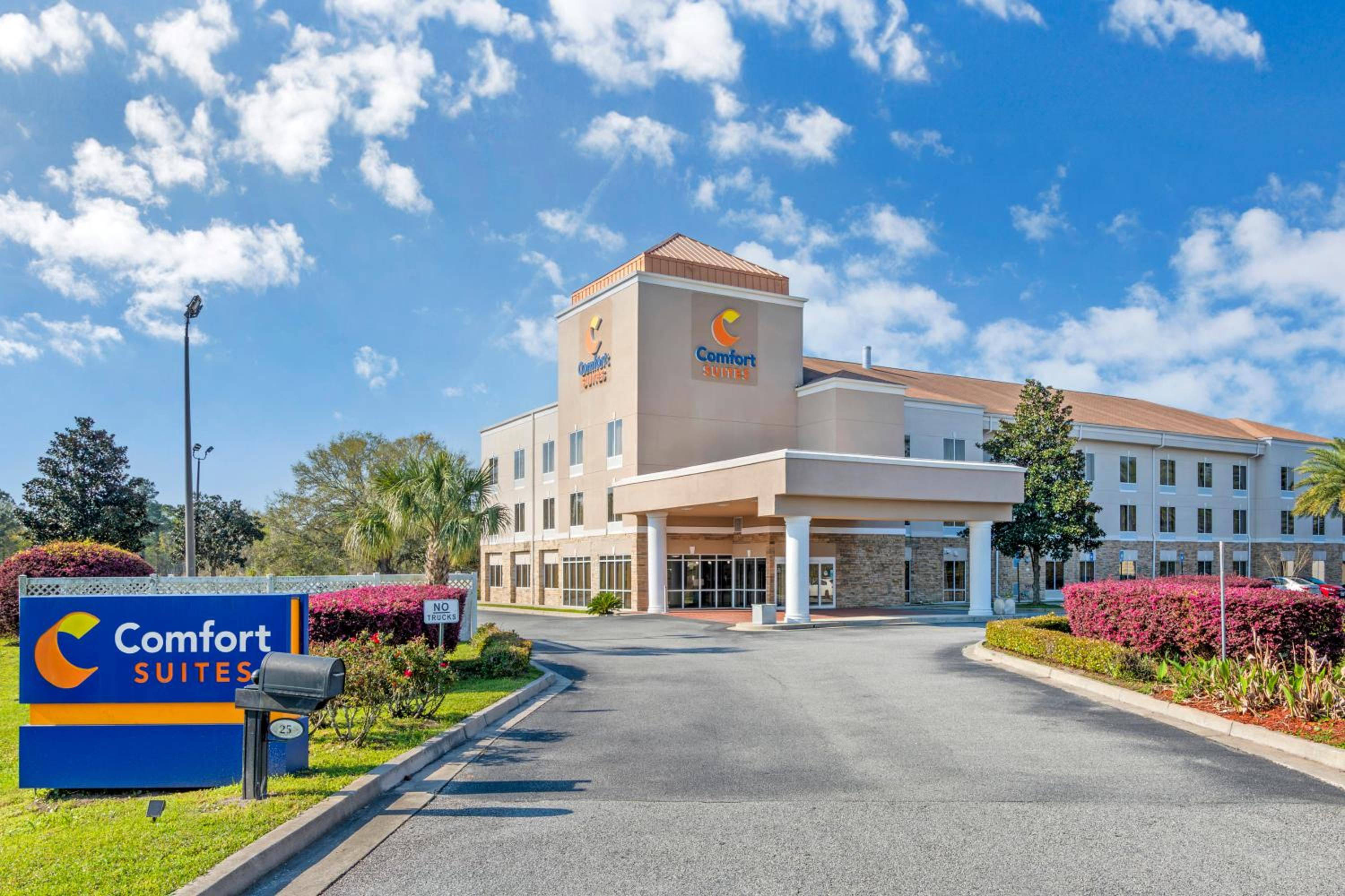 Kingsland Vacations - Comfort Suites Brunswick - Property Image 1