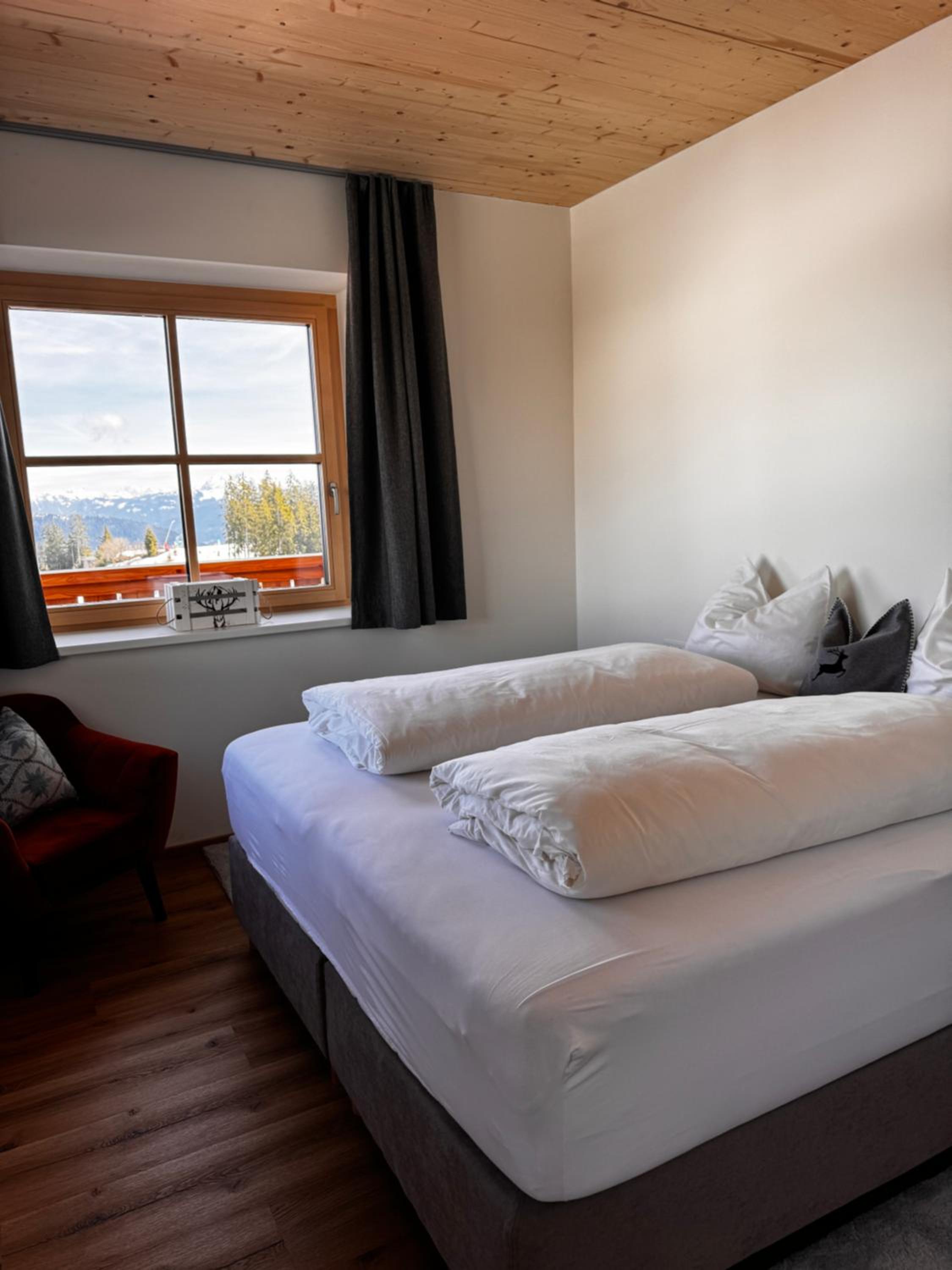 GLOCKNERALM - HIKING- and SKIHOTEL exklusively accessible by cable car