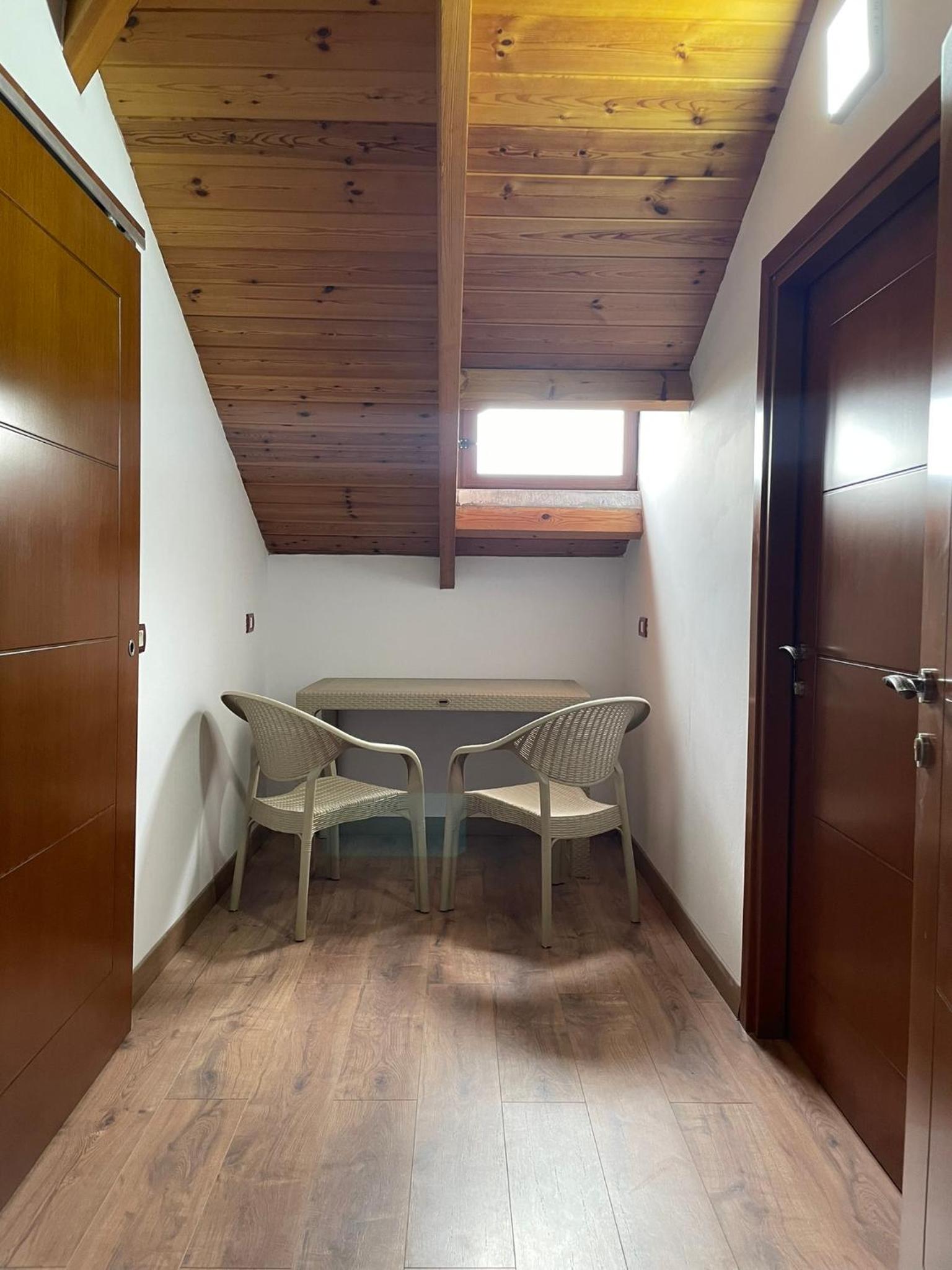 Berat Entryway