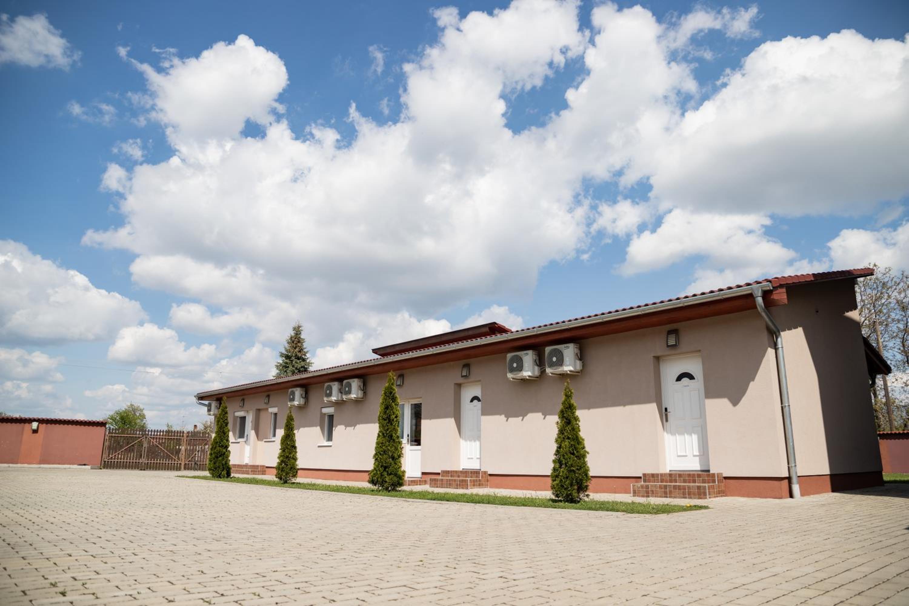 Farkas Villa Apartmanok view 4