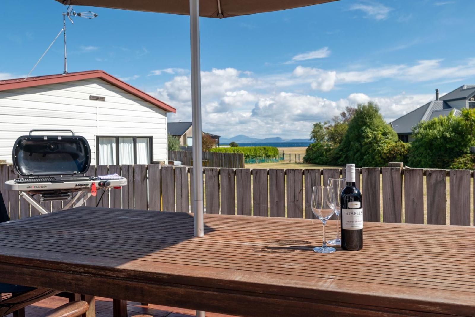 Lakeside Haven - Taupo Holiday Home view 5