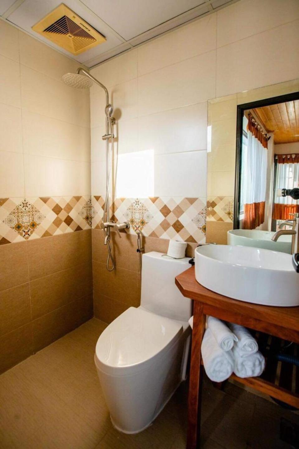 Căn villa 17 ngủ trung tâm bãi cháy - có bể bơi