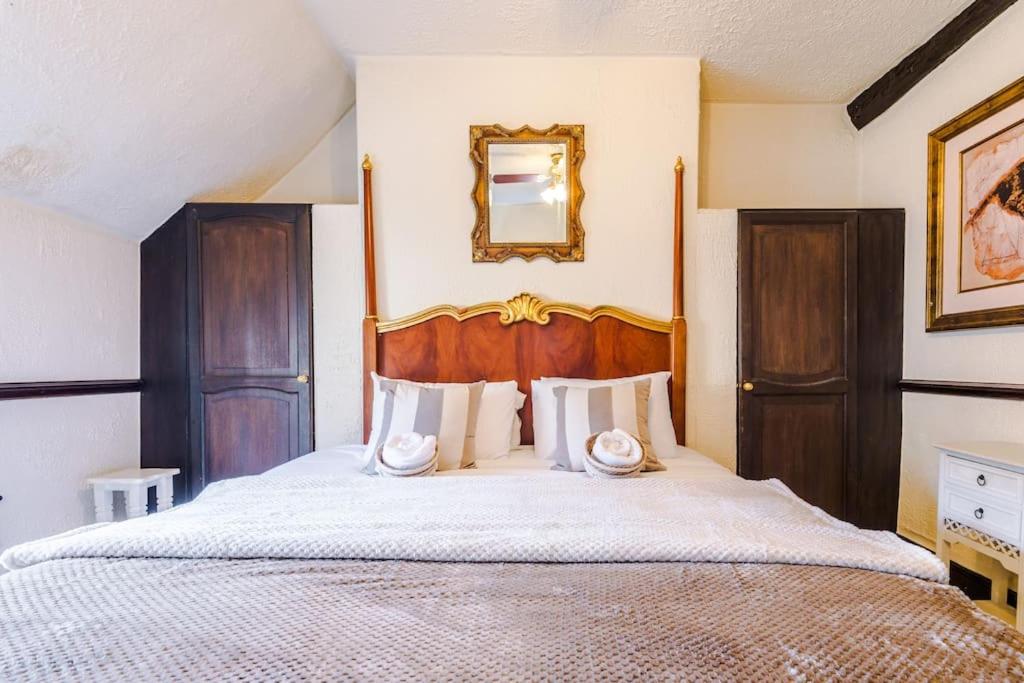 Spacious 5BR Home w/Game Room view 4