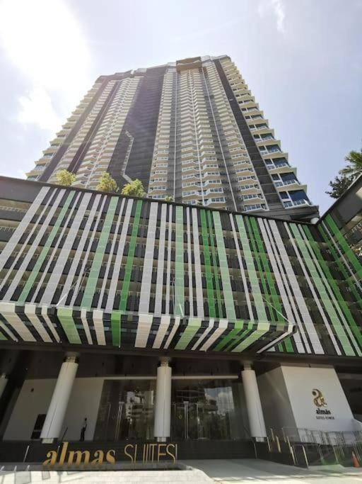 Almas suites Seaview NETFLIX!100mbps By STAY photo 8