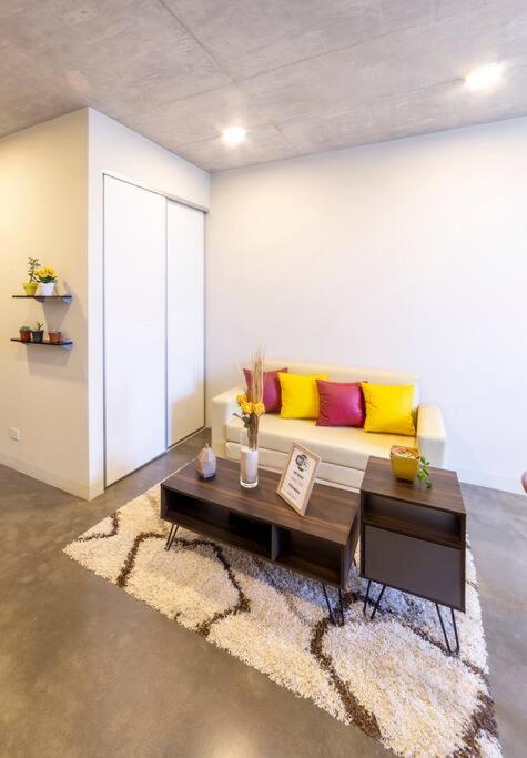 2512 URBN Escalante Hermoso Loft SIN PARQUEO