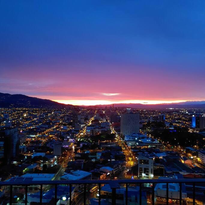 2512 URBN Escalante Hermoso Loft SIN PARQUEO