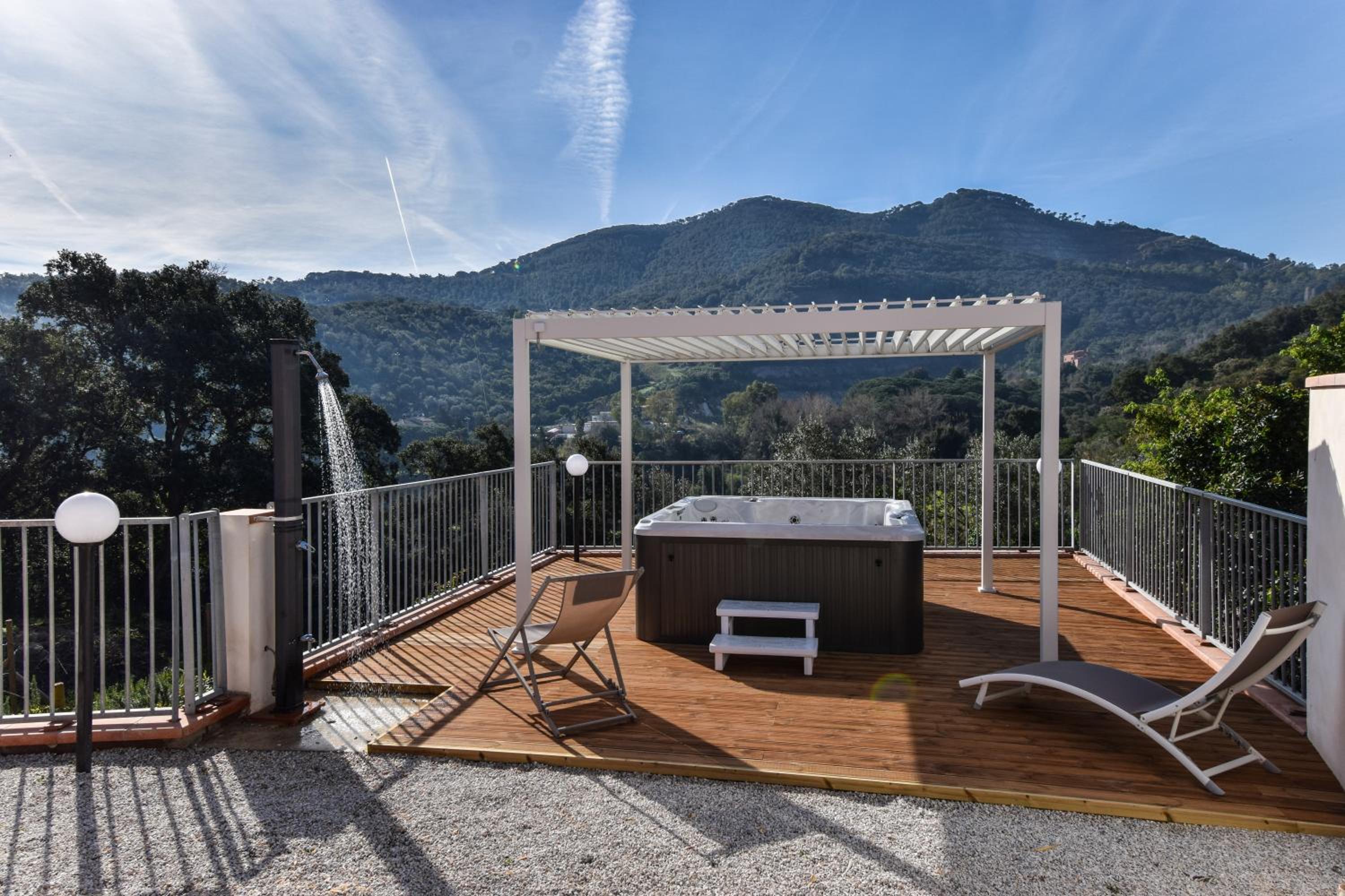 Duca House Small