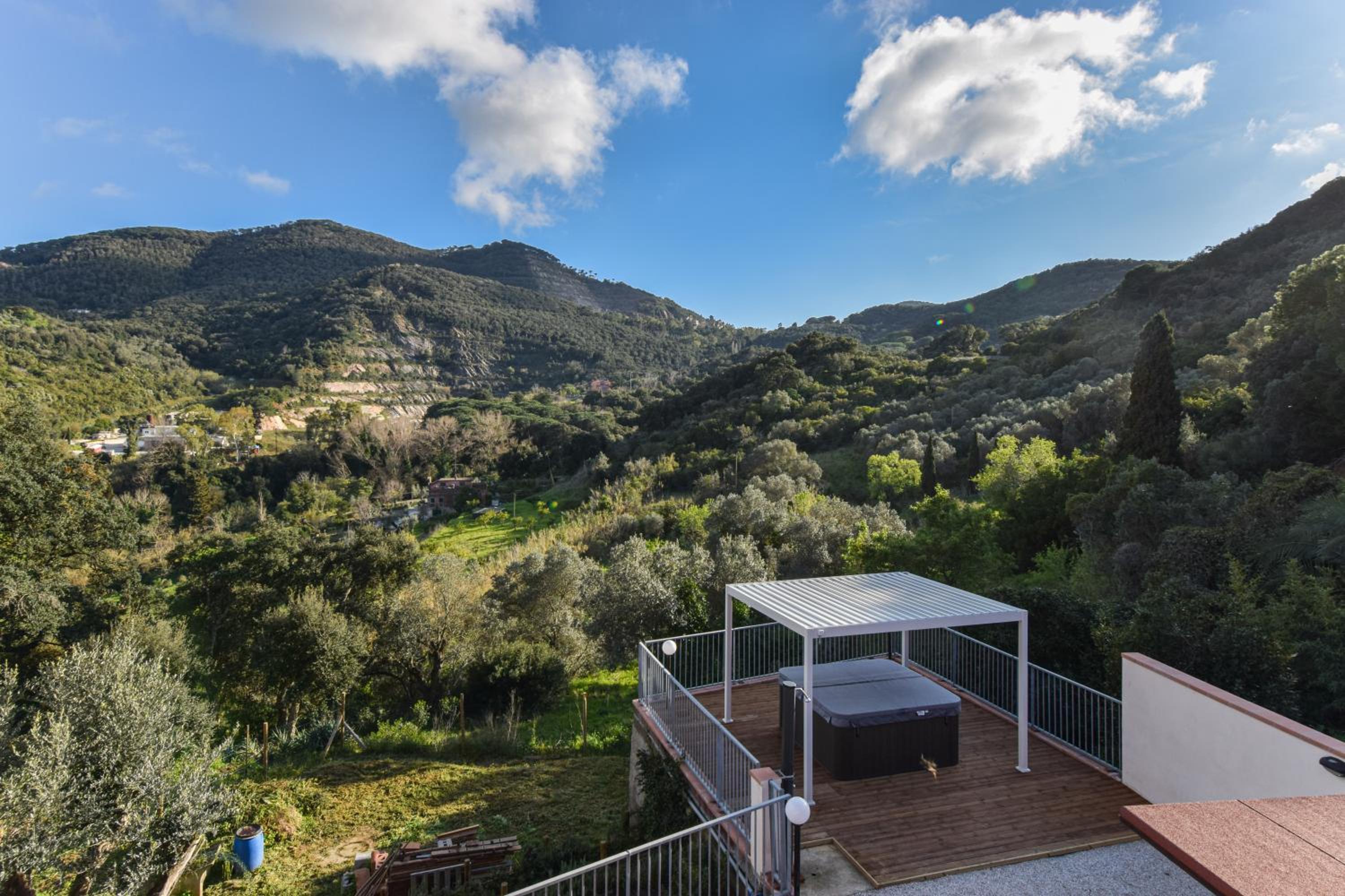 Duca House Small