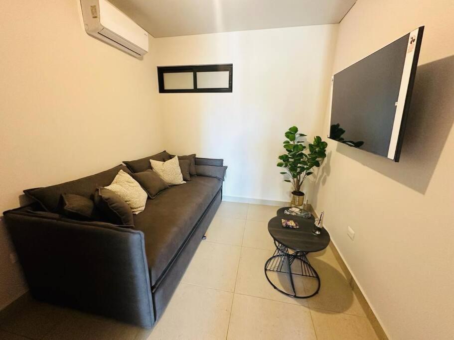 Modern Apartment Steps from Santa Lucia 2Bds/6 Pax - Property Image 8