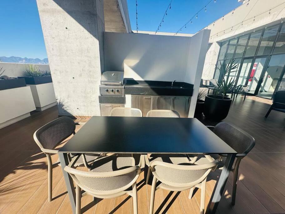 Modern Apartment Steps from Santa Lucia 2Bds/6 Pax - Property Image 11