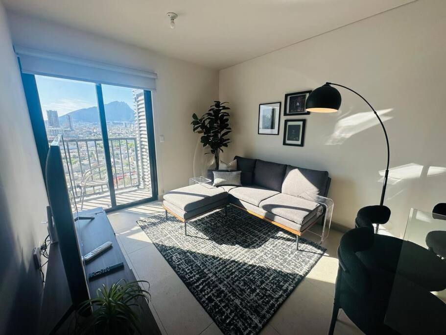 Modern Apartment Steps from Santa Lucia 2Bds/6 Pax - Property Image 12