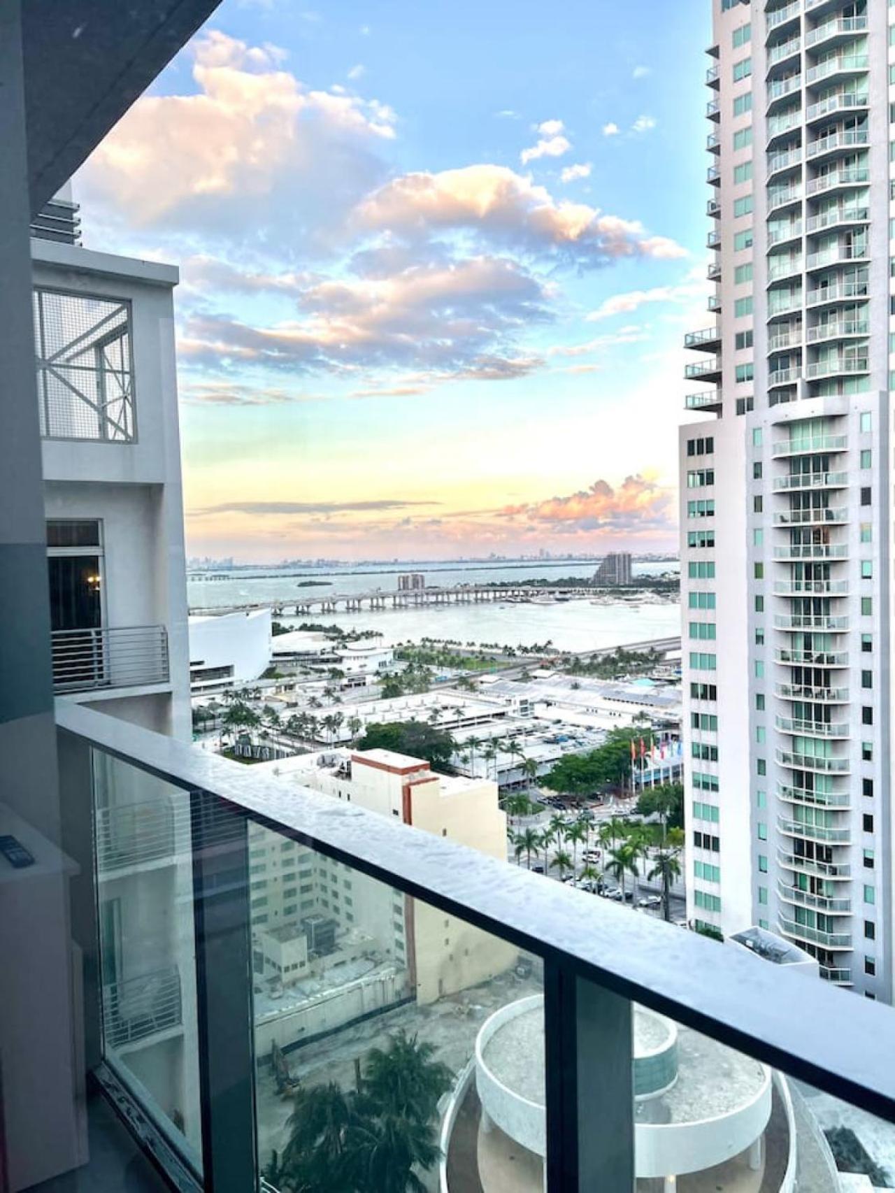 Ocean View Downtown 1 Bedroom Condo Pool and Fitness