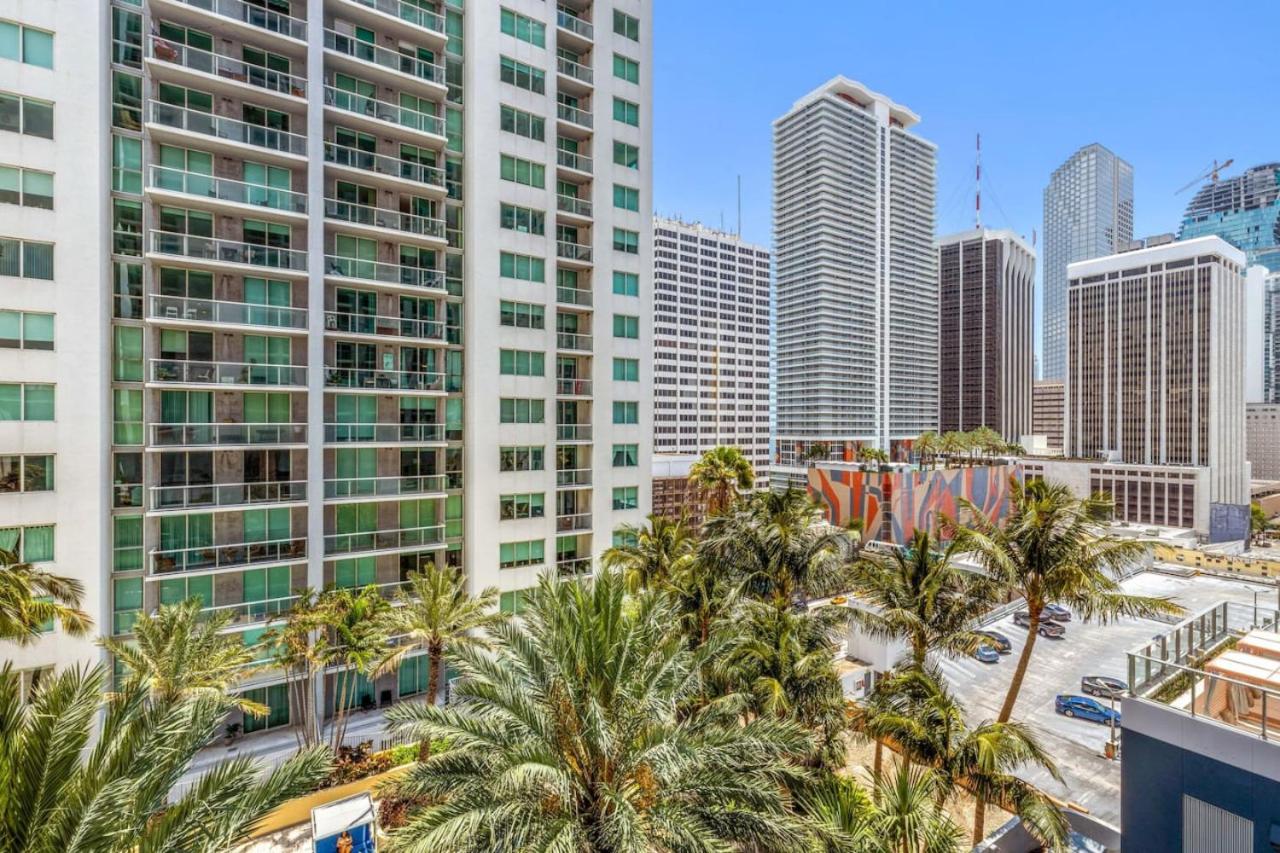 Downtown Luxury Studio Pool and Gym