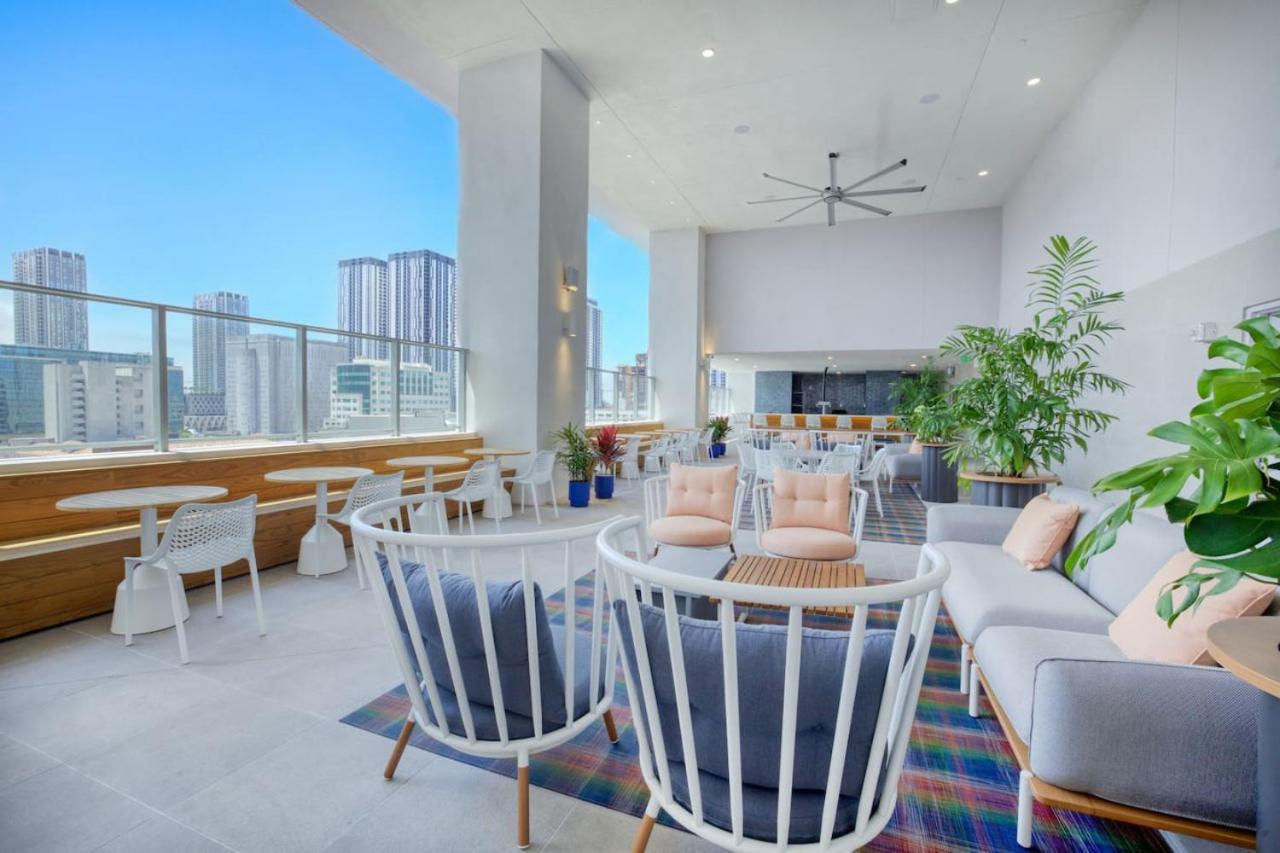 Downtown Luxury Studio Pool and Gym