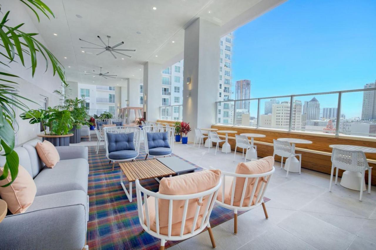 Downtown Luxury Studio Pool and Gym
