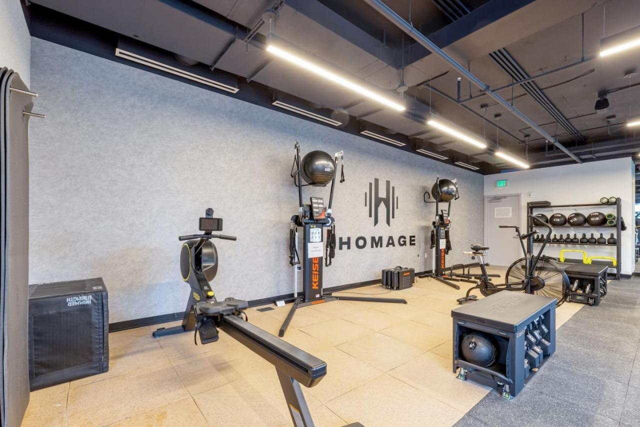 Downtown Luxury Studio Pool and Gym