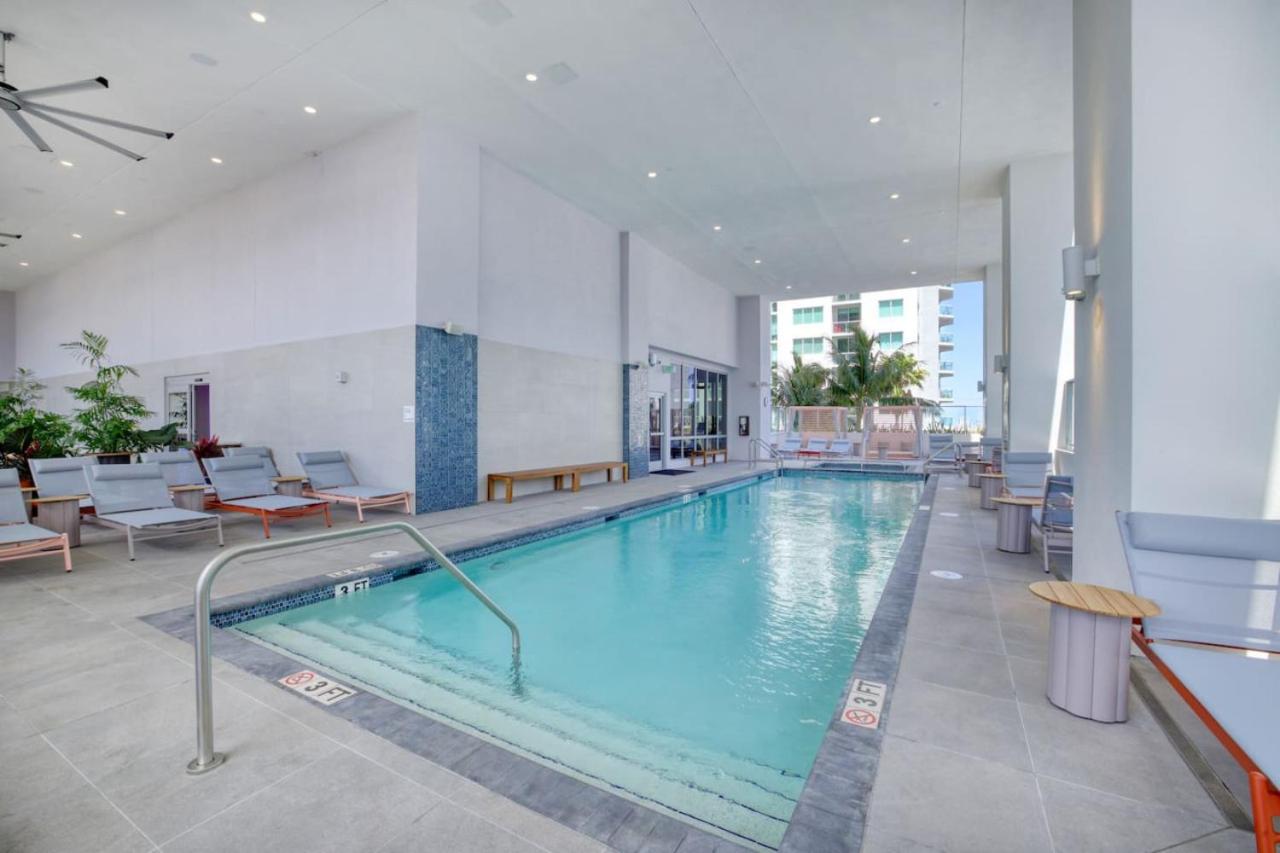 Downtown Luxury Studio Pool and Gym