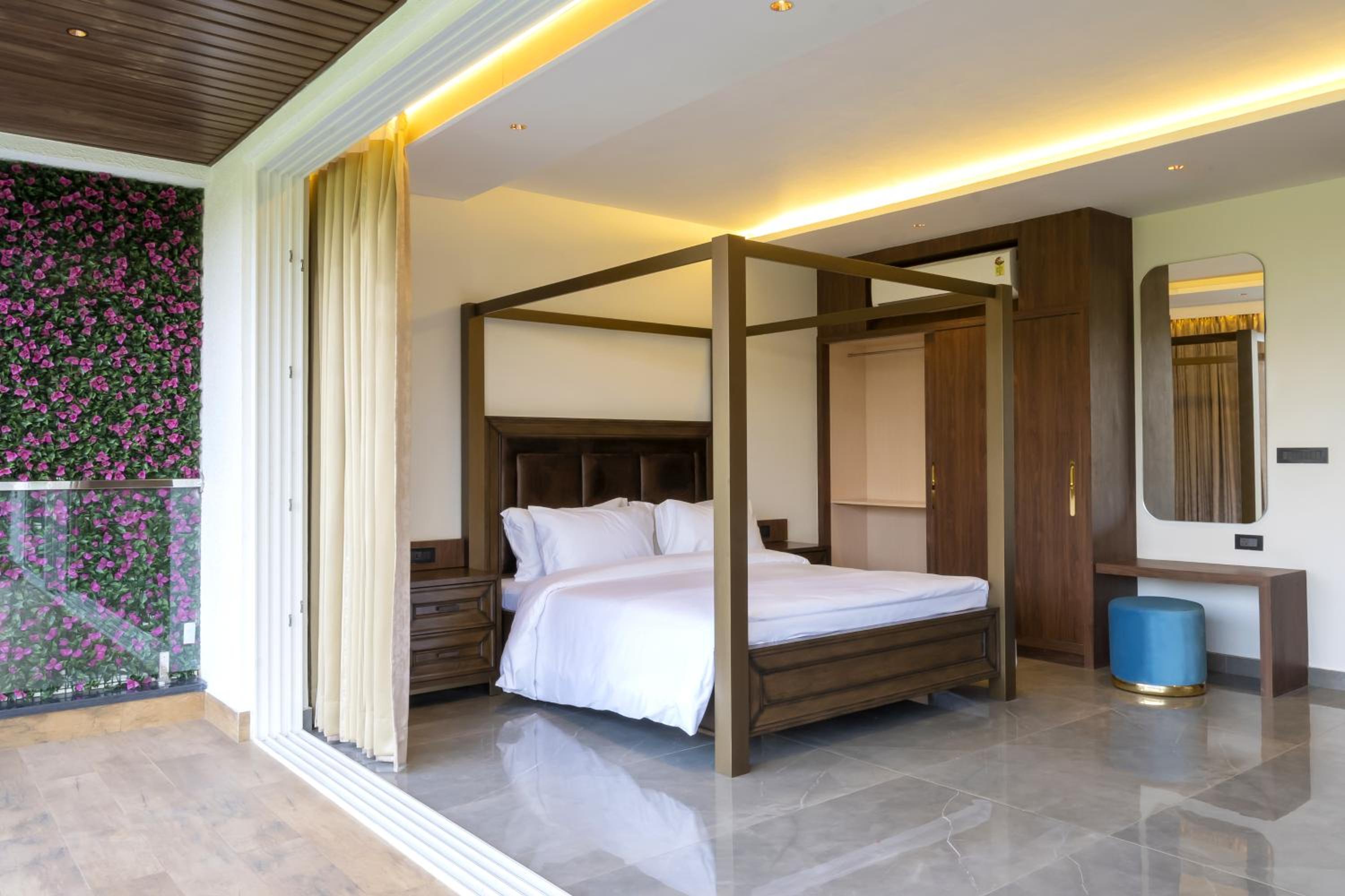 The Tanisi Resorts & Pool Villas, Candolim