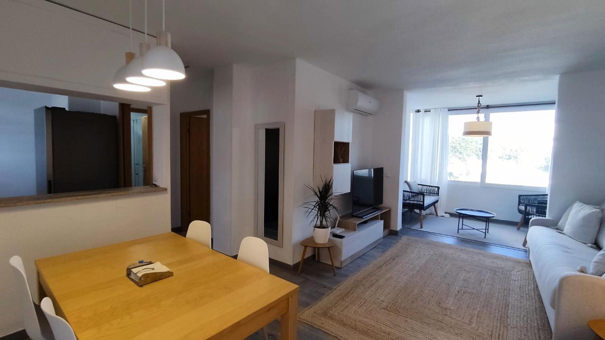Stylish Seaview Apartment