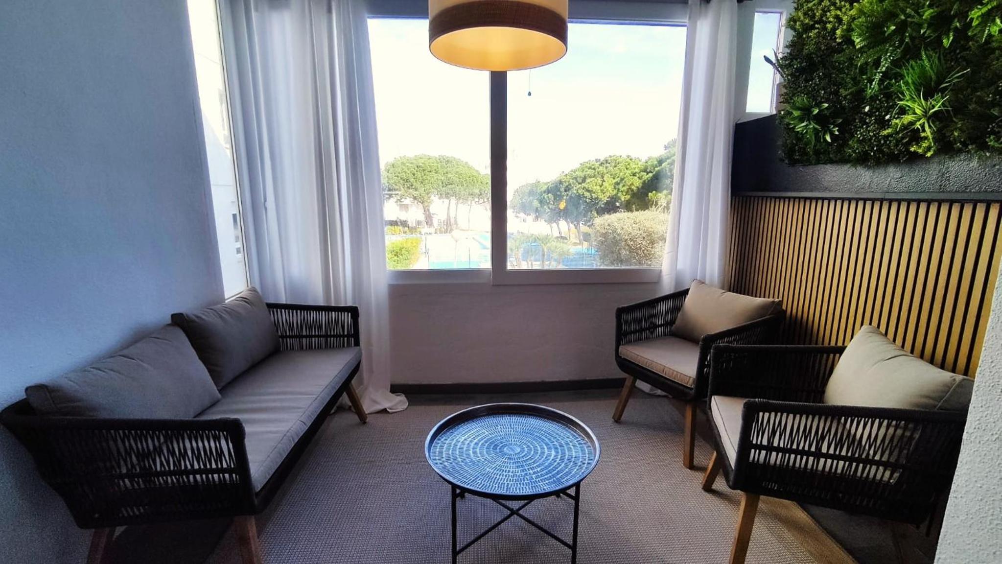 Stylish Seaview Apartment