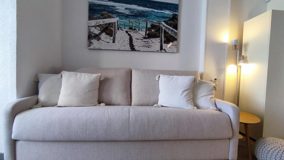 Stylish Seaview Apartment
