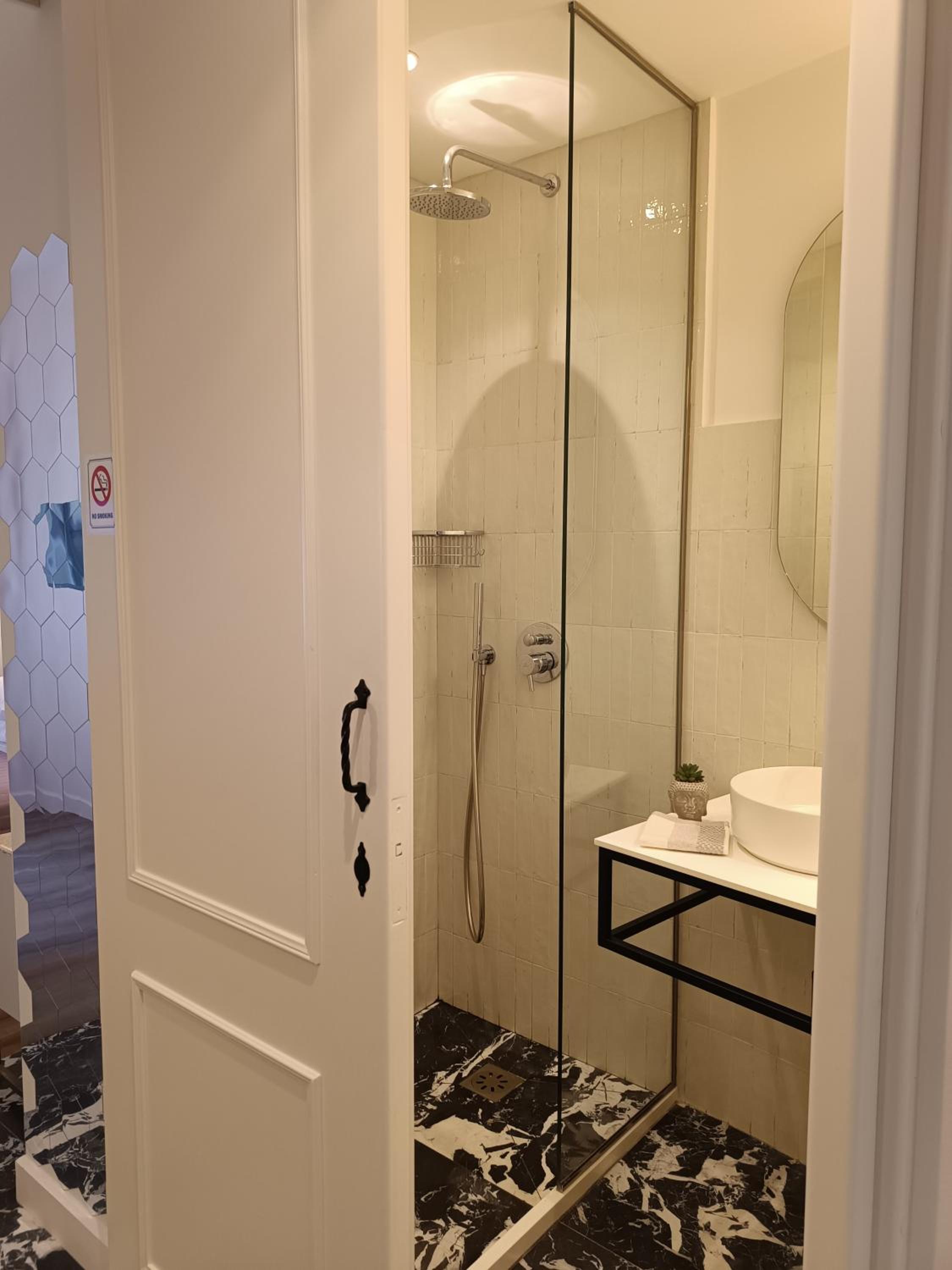 MUSES LUXURY SUITES