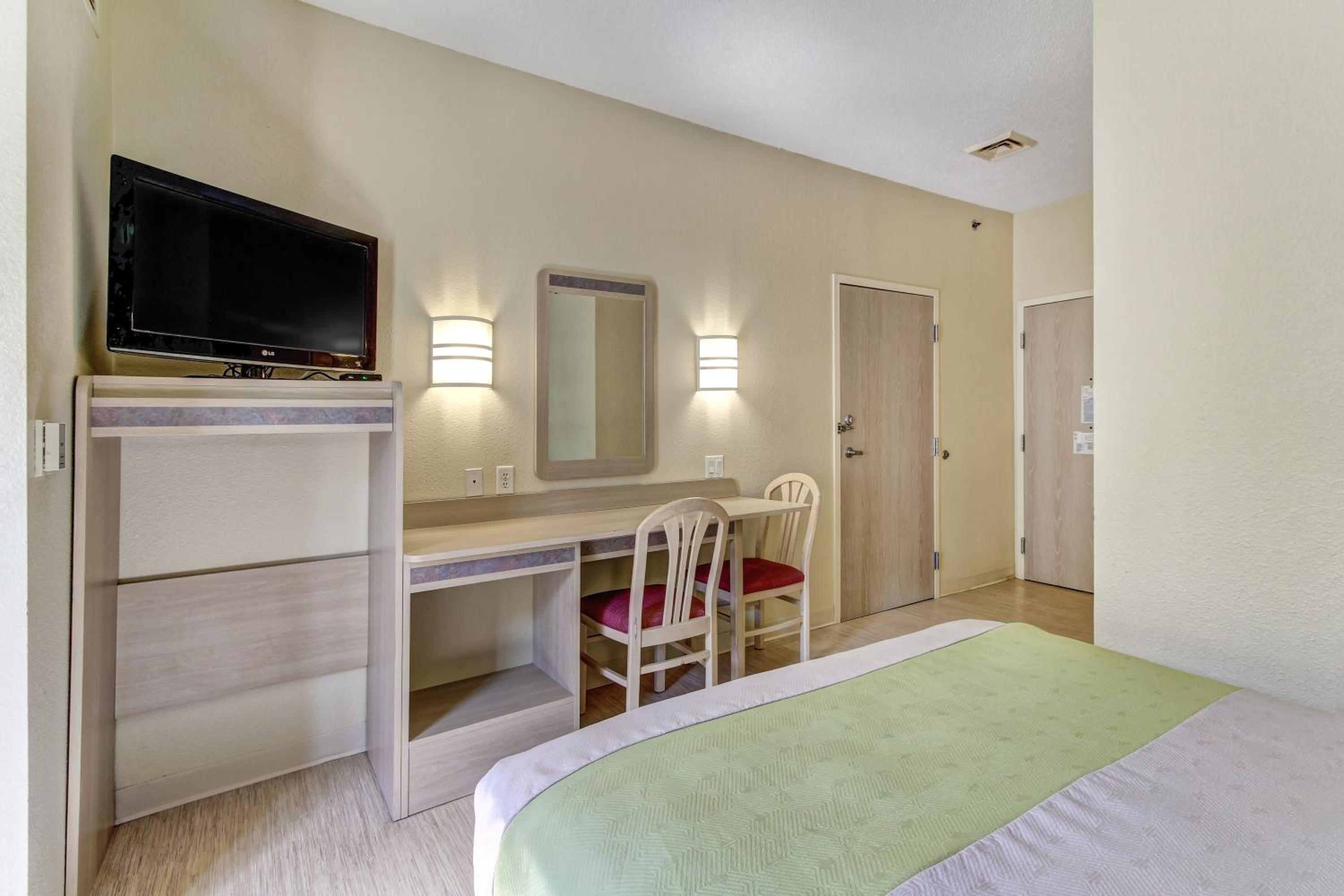 Motel 6-Medina, OH - Cleveland