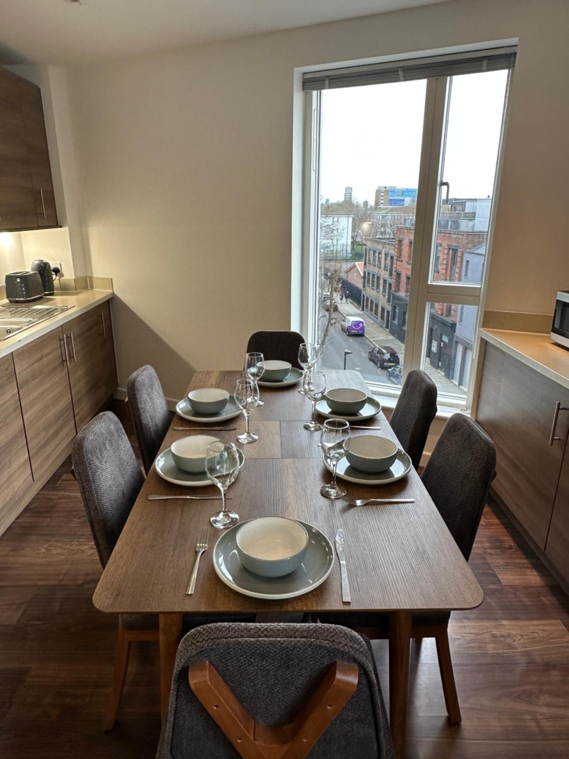 Modern & spacious 3 bed with free parking & lift in Shoreditch, next to station